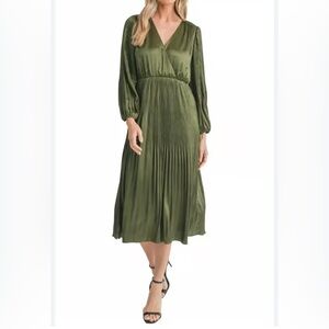 Elegant Long Sleeve Green Dress